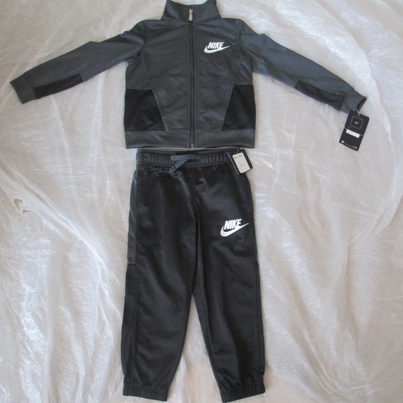 Nike Boys Tracksuit 2 Piece Black Gray 86C389-693 Brand New with Tags - Picture 1 of 8